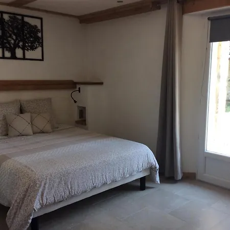 Des Figuiers Bed & Breakfast Donzère